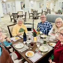 Sequoia Grove Gracious Retirement Living Hawthorn Senior Independent Living in Granite Bay, California residents eating a meal in the dining room