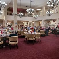 El Dorado Estates Gracious Retirement Living Hawthorn Senior Independent Living in El Dorado Hills, California residents in the dining room