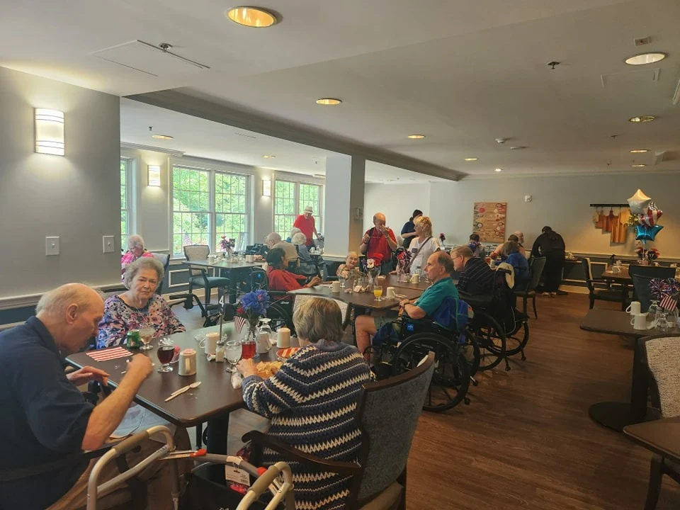 Charter Senior Living of Fredericksburg, Virginia, residents enjoying wonderful dining together