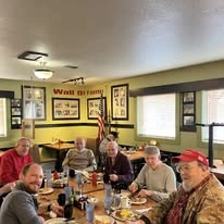 Stone Lodge Gracious Retirement Living Hawthorn Senior independent Living in Bend, Oregon residents eating at a restaurant