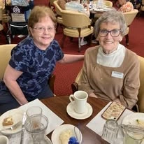 Northridge Gracious Retirement Living Hawthorn Senior Independent Living in Fishers, Indiana residents eating breakfast