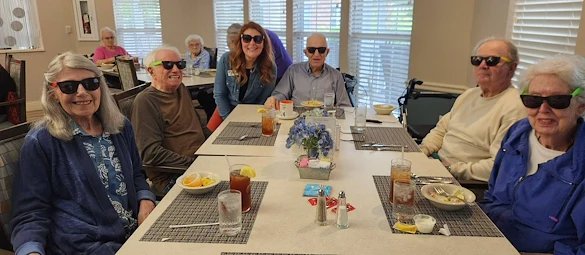 Charter Senior Living of Gallatin, Tennessee, happy residents enjoying dining together