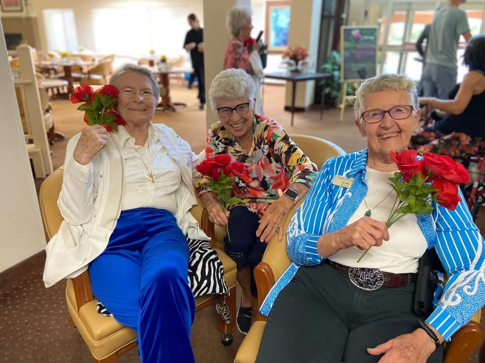 Mountain View Gardens Gracious Retirement Living Hawthorn Senior Independent Living in Sierra Vista, Arizona residents holding bouquets of flowers