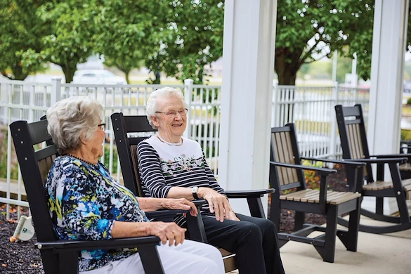 Life at Heritage Pointe Of Huntington Senior Living-photo-4