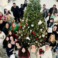 Sequoia Grove Gracious Retirement Living Hawthorn Senior Independent Living in Granite Bay, California residents at Christmas time