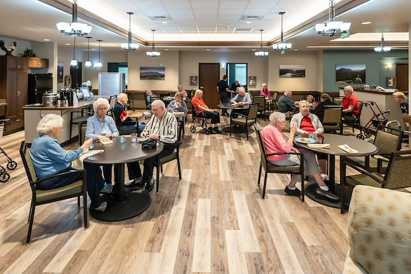 Fieldstone Memory Care of Puyallup residents dining