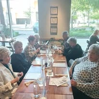 El Dorado Estates Gracious Retirement Living Hawthorn Senior Independent Living in El Dorado Hills, California residents eating at a restaurant