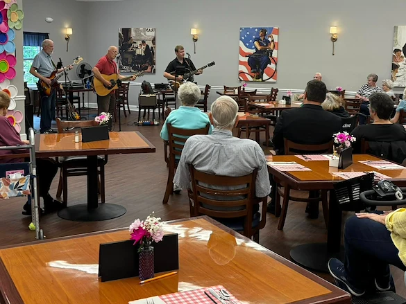Charter Senior Living of Bowling Green residents enjoy musical entertainment