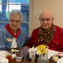 Meadowlark Estates Gracious Retirement Living Hawthorn Senior Independent Living in Lawrence, Kansas residents at dinner