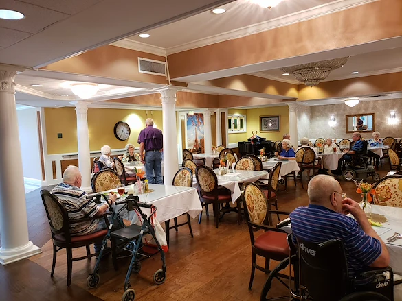 Montclair Park Assisted and Independent Senior Living in Shreveport, LA residents eating and socializing