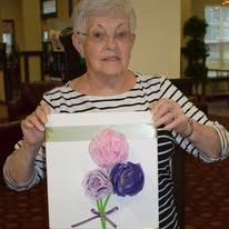 The Oaks Gracious Retirement Living Hawthorn Senior Independent Living in Georgetown, Texas resident holding a craft
