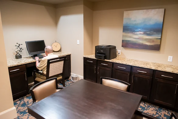 Franklin Park at Sonterra resident on the computer in the business office