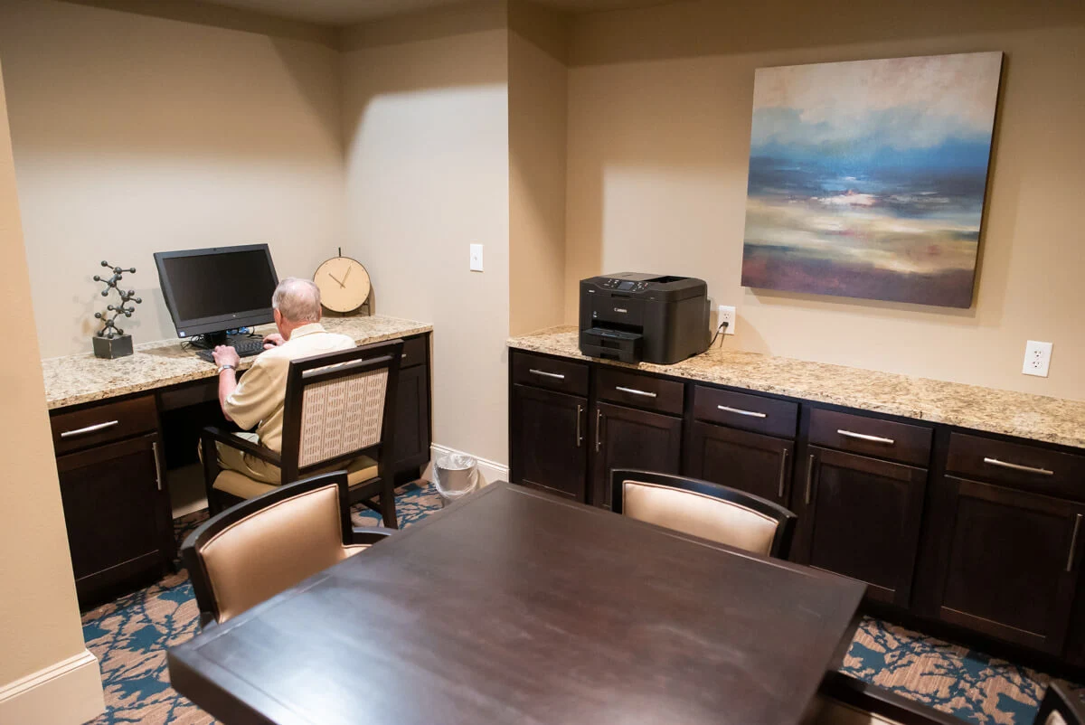 Franklin Park at Sonterra resident on the computer in the business office