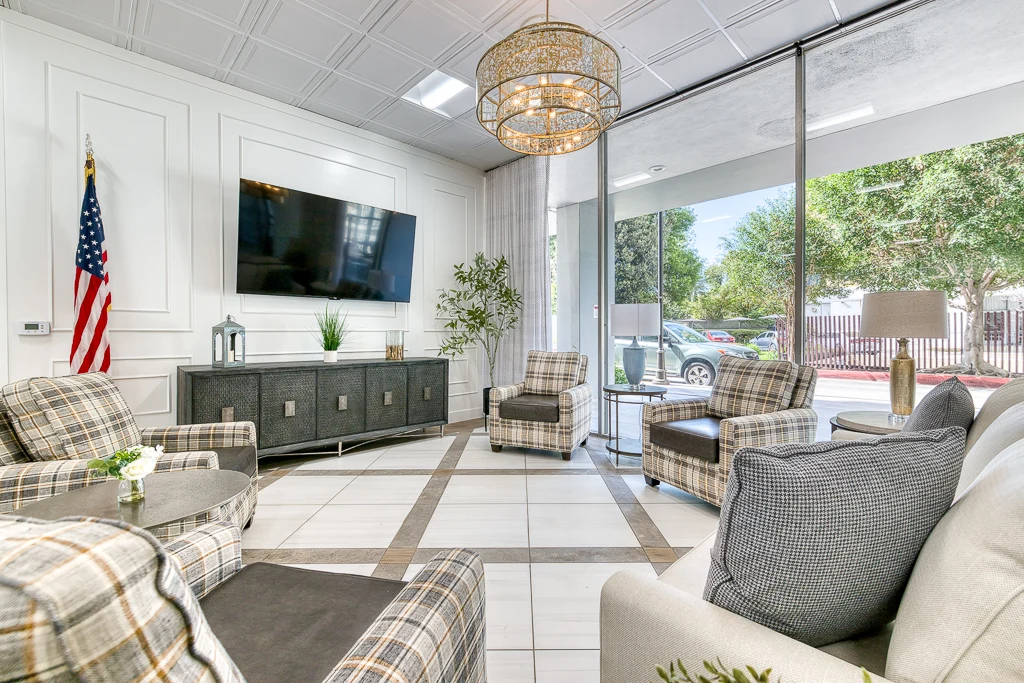 Life at Bay Towers at Bixby Knolls Senior Living-photo-4