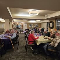 Avamere at Oak Park Assisted Senior Living in Roseburg, Oregon residents in the dining room